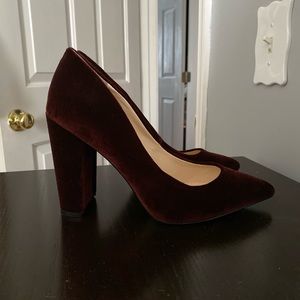 Jessica Simpson pumps